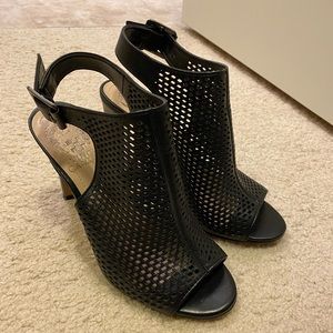 Vince Camuto Ollie bootie in black size 5.5